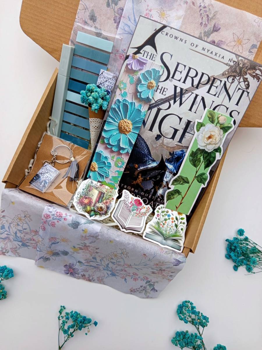 Dream Book Hamper "The serpent and the wings of Night" - Image 3
