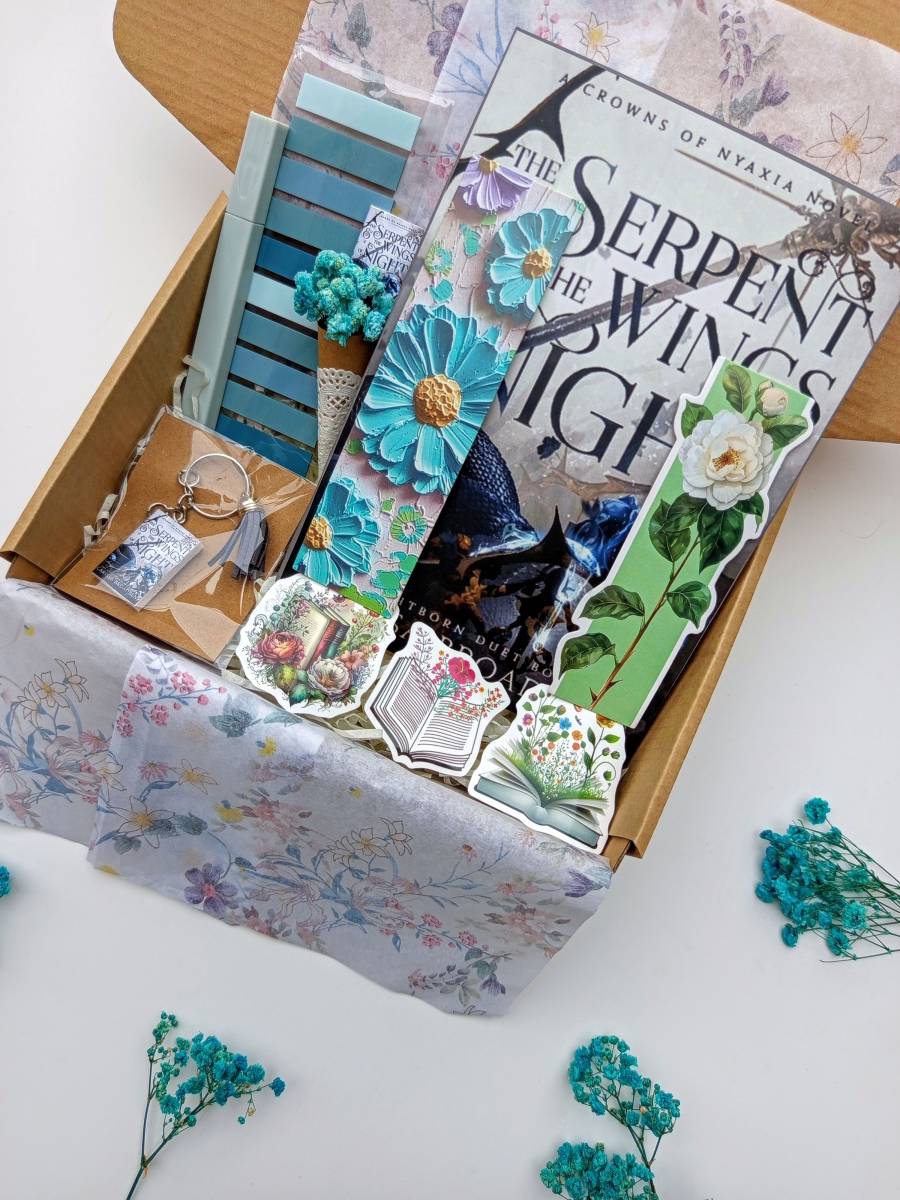 Dream Book Hamper "The serpent and the wings of Night" - Image 2