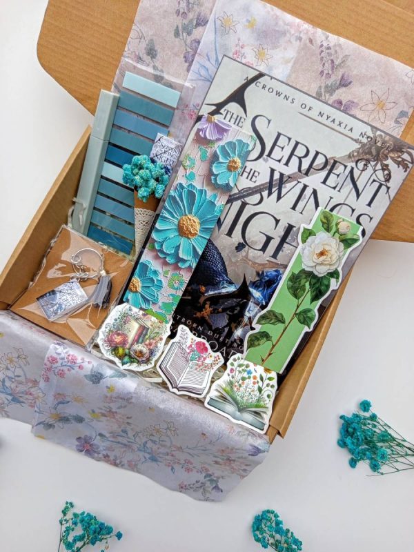 Dream Book Hamper "The serpent and the wings of Night"