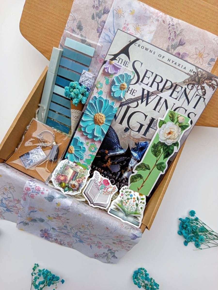 Dream Book Hamper "The serpent and the wings of Night"